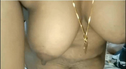 देसी लड़की को होटल के कमरे के सामने चोदा गया