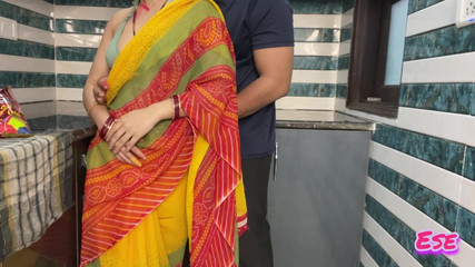 होली के दिन स्टेपाउंटी की रसोई में चुदाई हो गई