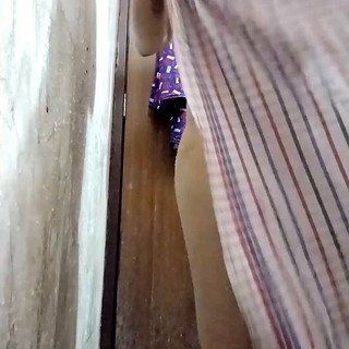 भाभी देसी स्नान जब उसके पति कार्यालय जाते हैं