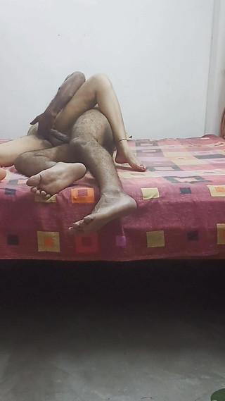 देसी भाभी कट्टर बकवास उसके BF