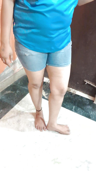 गरम भारतीय पत्नी के बड़े स्तन