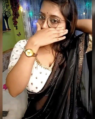 देसी लड़की वेबकैम में पूर्ण नग्न अवस्था में अपने प्राकृतिक बड़े स्तन और बड़ी गांड दिखा रही है