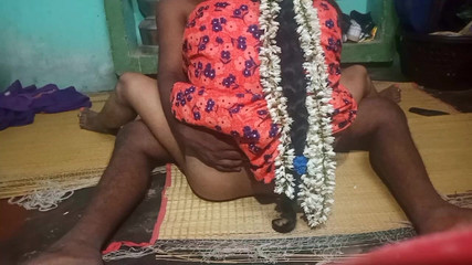 सौतेले लड़के के दोस्त में भारतीय सौतेली माँ की बहुत गर्म चुदाई