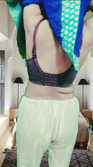 हिजुब सह गृहिणी स्टेफी गोरी