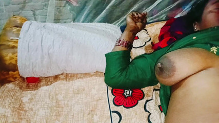 मुझे चोदना कड़ी मेहनत और वीडियो देसी में प्रदर्शन किया