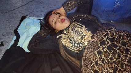 पिंकी भाभी ने अपनी चूची दबायी और अपनी चूत दिखाई