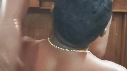 मैंने अपनी टांगें फैलाईं और उसे खाने के लिए मजबूर किया और अपनी चूत से पानी निकाला