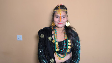 करवा मना रहा है