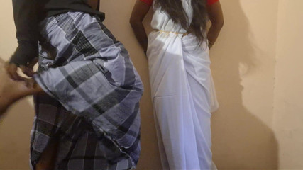 एक महिला भूत और आदमी के बीच गर्म भारतीय सेक्स