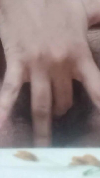 एक लड़की वीर्य से भरी अपनी चूत को हुक करती है वीडियो