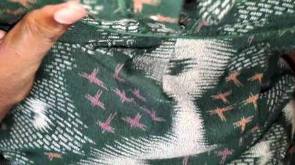 पत्नी को उसकी चूत में उंगली से देखो