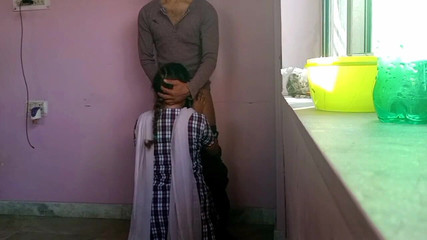 नवप्रवेशित कॉलेज लड़की ने अपने युवा शिक्षक को शिक्षक कक्ष भाग 2 में चुदाई के लिए स्वीकार किया