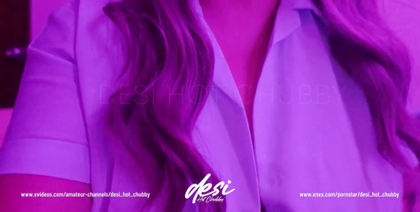 देसी सुंदर भारतीय अरब फूहड़ लड़की कक्षा के बाद अपने बड़े स्तन दिखा रही है