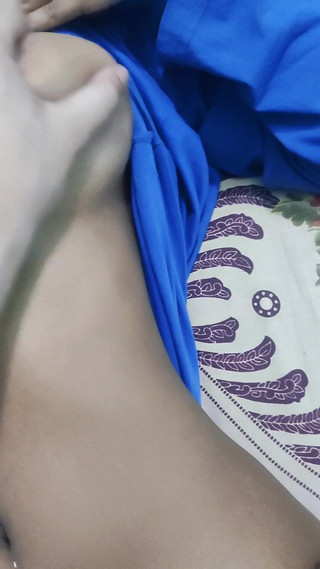 बिना कंडोम के उसे चोदा और मेरी सौतेली माँ के खूबसूरत बड़े स्तन दबाए