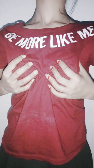 कामुक लतिका नग्न शो