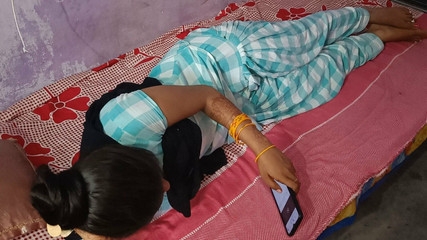 20 साल की हॉट भारतीय भाभी ने अपने पति को धोखा दिया