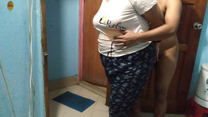 बीबीडब्ल्यू पाकिस्तानी को बांध दिया गया और बड़ी गांड पर सह चोदा गया - आरिया मिया