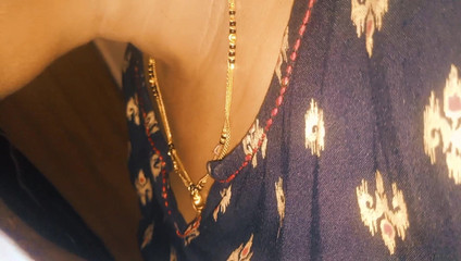 रियल विलेज भाभी को डॉगी स्टाइल में देवर द्वारा चोदा गया और तेल से मालिश की गई। देसी भाभी की चुदाई.