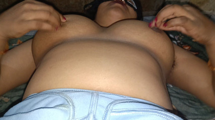 पिंकी भाभी अपने नौकर के साथ नग्न