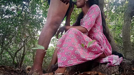 जंगल में फेकिंग सौतेली बहन। आउटडोर सेक्स