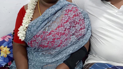 देसी चिठ्ठी ने अपने सौतेले बेटे के स्तनों को उजागर किया, फिर गहरे मुँह में चोदा और कठोर बिल्ली की चुदाई की