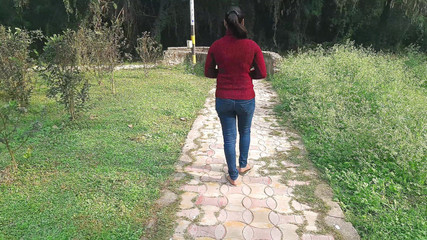 XXX हॉट इंडियन देसी गर्लफ्रेंड को आउटडोर पार्क में बुलाकर मुहे में चोदा साफ़ गंदा ऑडियो मुझे 18 साल की गर्लफ्रेंड के मुँह में चोदा