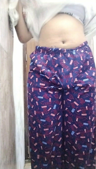 नई विवाहित पत्नी गुदा में उंगली करती हुई देसी पत्नी हॉट इंडियन