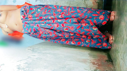 अकेली लड़की फिंगरिंग निकेड बाथ (एचडी) बहुत गर्म और युवा देसी गांव की लंबी लड़की "सोनम" लंबे बालों वाली बिल्ली तंग स्तन बहुत कामुक