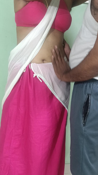 गृहिणी सौतेले भाई के साथ रोलप्ले रोमांस का आनंद ले रही है भाग 1