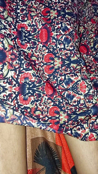 भारतीय खूबसूरत लड़की अपनी चूत दिखा रही है।