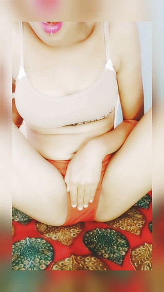 खूबसूरत भारतीय किशोर एकल हस्तमैथुन