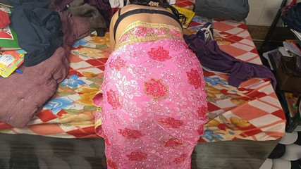 नवविवाहित खूबसूरत भाभी ने पहली बार अपने पति से अपनी गांड मरवाई, वह चिल्लाने लगी।