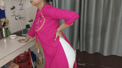 नवविवाहित भाभी को उसके जीजा ने किचन में चोदा - भाभी के मना करने के बाद भी जीजा ने उसे छोड़ दिया।