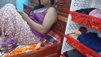 देसी लड़की BF के साथ रियल सेक्स पर बात कर रही है