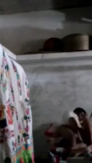 मैंने यात्रा के दौरान गांव के घर में अपनी धोखेबाज़ सौतेली बेटी से चुदाई की