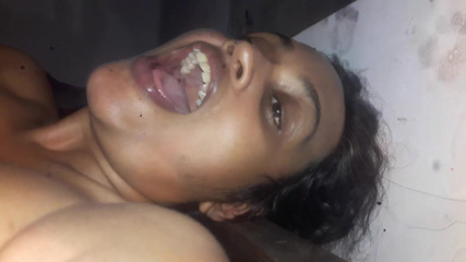 जब पत्नी काम करती है तो नौकरानी मेरी मुफ्त उपयोग वाली वेश्या है