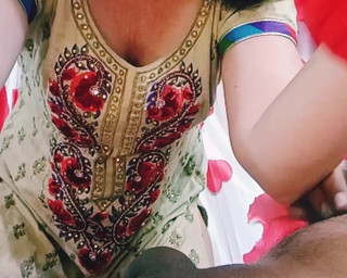 सेक्स की आदी फूहड़ लड़की गंदा सेक्स दृश्य