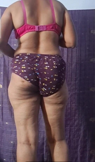 इंडियन स्टेपाउंटी न्यूड शो