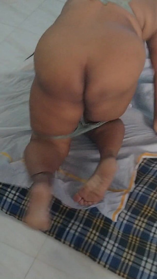 ब्रा हॉट के साथ