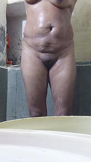 मैंने अपना लंड कविता भाभी की चूत के लंबे खूबसूरत बालों के बीच रख दिया