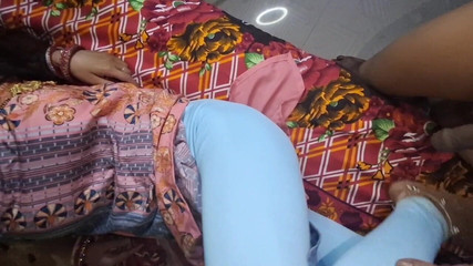 देसी भारतीय भाभी नवविवाहित पत्नी की तंग चूत स्थानीय गाँव में सेक्स भारतीय किशोर कॉलेज लड़की पहली बार सेक्स एमएमएस वीडियो