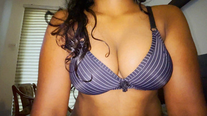 अरे लड़के, क्या तुम मेरे बड़े स्तन चाटना चाहते हो, आओ इसे चाटो, मुझे कुछ मजा दो