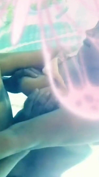 जब मैं अपनी पत्नी की बड़ी सहेली के बड़े स्तन देखता हूं तो मुझे सेक्स करने की इच्छा होती है