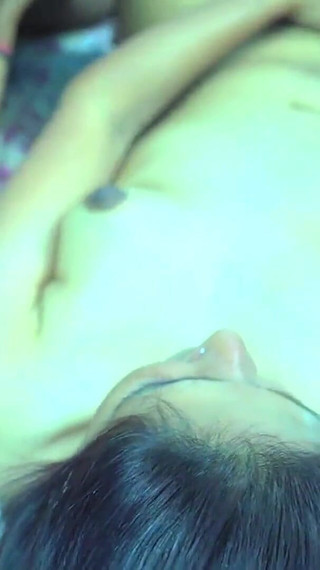 देसी गृहिणी, पति और शाली ने एक साथ जमकर सेक्स किया