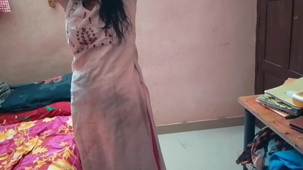 मलयालम गृहिणी अपने पति के साथ सेक्स का आनंद ले रही है