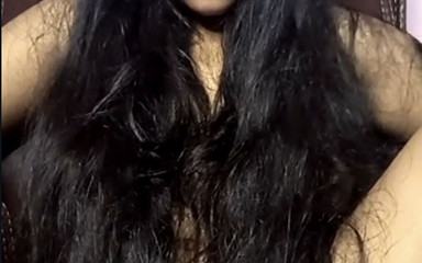 वीडियो कॉल में सौतेले पिता के दोस्त के साथ चुदाई