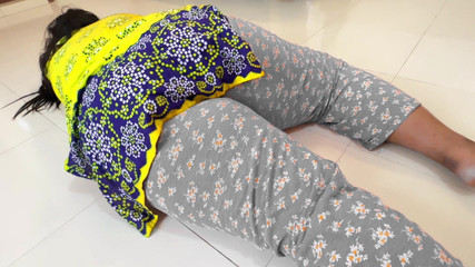 तमिल बड़ी गांड वाली 19 साल की सेक्सी सौतेली बहन को पंजाबी सौतेली बहन ने अपने कमरे में आराम करते हुए चोदा - गुदा सह शॉट (एपिसोड-4)