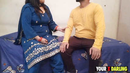 सौतेली माँ ने अपने सौतेले बेटे के साथ बिस्तर साझा किया और फिर उसके साथ चुदाई की