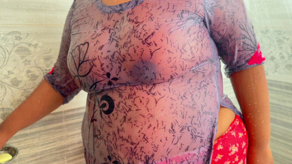 मिस्र बीबीडब्ल्यू सौतेली माँ के साथ बाथरूम में स्नान जब सौतेला बेटा अत्यधिक गर्म हो गया और उसे चोदा - शावर सेक्स और सह