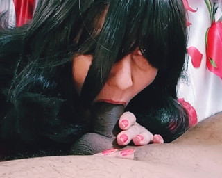 कामुक पत्नी अपने पुरुषों को सुख देती है